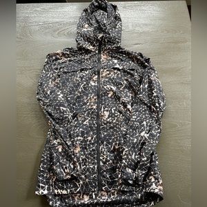 Lululemon Vented Windbreaker with pockets, size 6, excellent condition